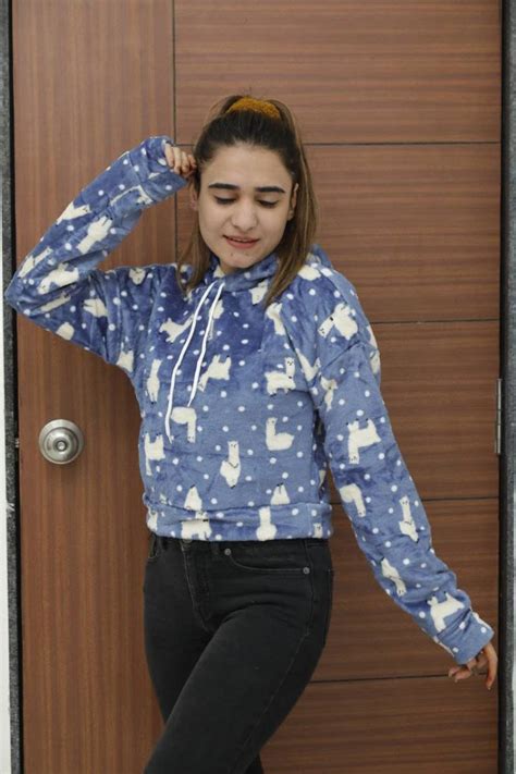 Zoei Pullover Hoodie Fancy Woolen Girls Winter Collection