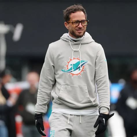 Mike McDaniel Is Making an Eye-Popping Daily Salary After Dolphins ...