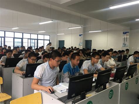 2016级教育技术学本科生赴芜湖市二十七中学开展教育见习活动-教育科学学院