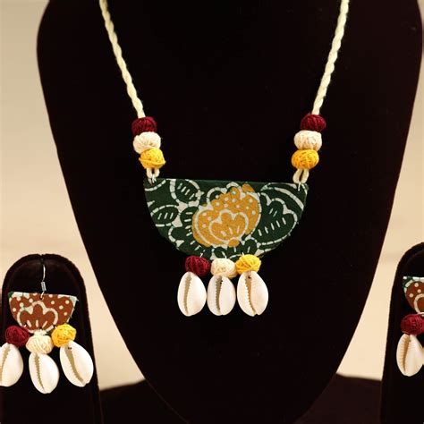 Multicolor Handmade Fabart Shell Necklace Set