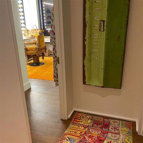 10 pictures that take you inside Gigi Hadid's colourful bohemian ...