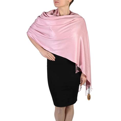 8 Ultimate Outfit Accessories: How to Elevate Your Look – By Melissa Celina