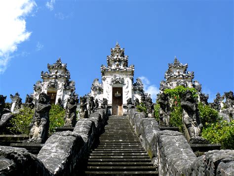 Pura-Lempuyang-in-Bali