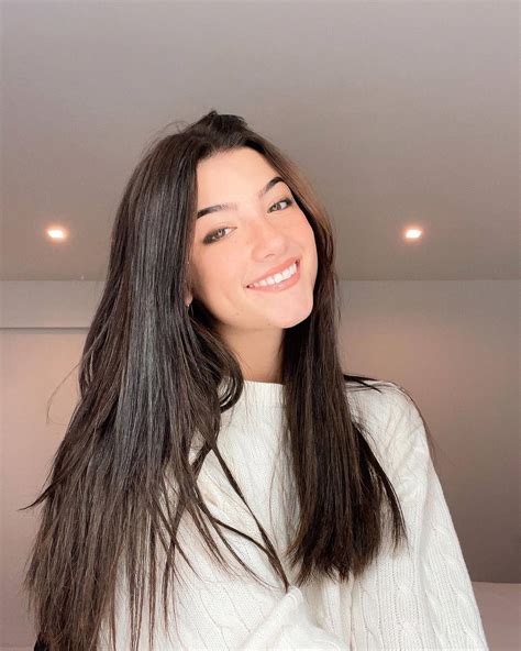 Download Charli D'amelio Influencer Wallpaper | Wallpapers.com