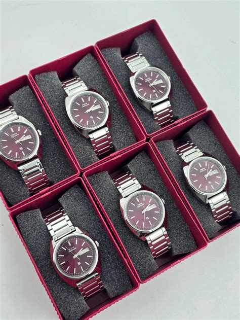 HMT Kohinoor Maroon B1 Quartz (BRAND NEW) – Watch It Move