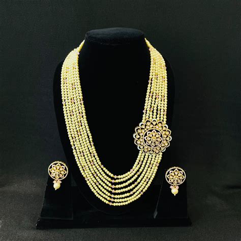 Nayaab Aliya Pearl Neckpiece