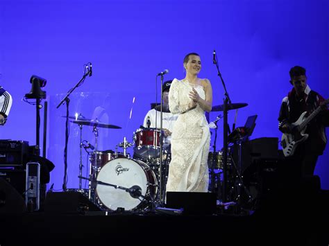 Anouk in tranen: kondigt zangeres groot nieuws aan?