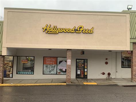 Hollywood Feed at 1948 Greentree Rd, Pittsburgh, PA