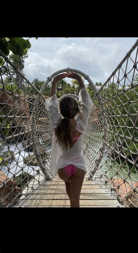 Got every onlyfans girls leaks you could think of message me and I got u with files, also ...