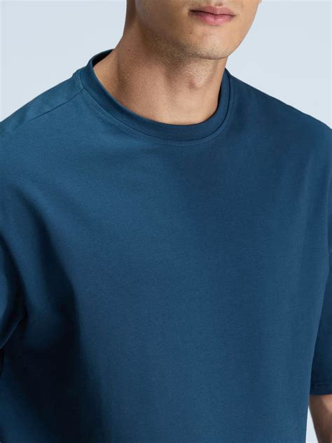Steel Blue Solid Oversized Tee - Men – CAVA Athleisure Pvt Ltd