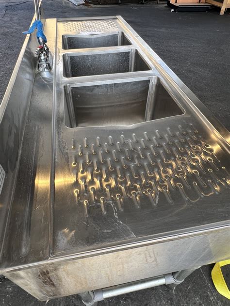 ADVANCE TABCO CRB-53C THREE COMPARTMENT BAR SINK WITH TWO 12" DRAIN ...