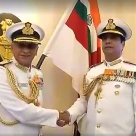 Vice-Admiral Sunil Lanba takes charge as Chief of Naval Staff, see pics!