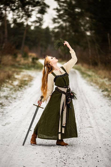 Mittelalter, Wikinger & LARP Gewandung im Online-Shop kaufen | LEONAR