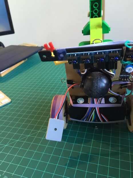 Image result for Robot Laberinto Arduino