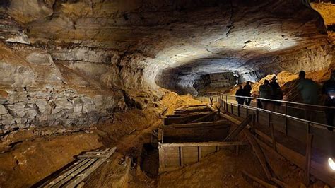 Se adentran en las entrañas de la cueva más grande del mundo y resurgen ...