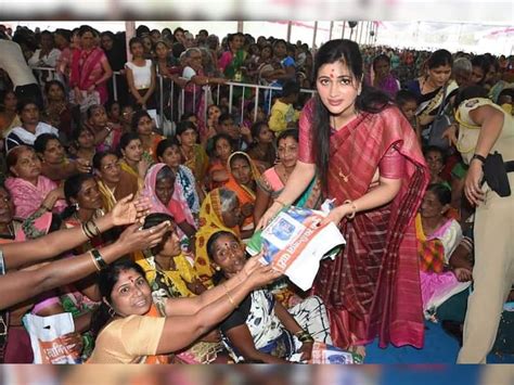 Who is Navneet Rana - actor turned politician at the centre of Hanuman ...