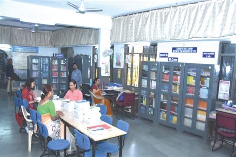 Parikh Manilal Baldevdas Gujarati Commerce College Indore Campus ...