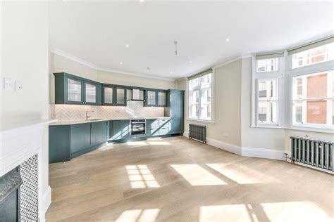 Long Acre, London, WC2E 2 bed apartment - £4,117 pcm (£950 pw)