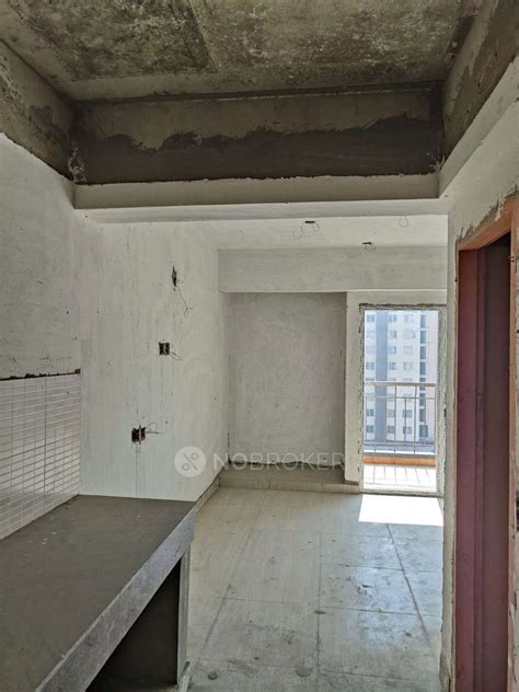 1 BHK in QUBE STUDIOS, Habitech Qube Crystal Mall, Knowledge Park III ...