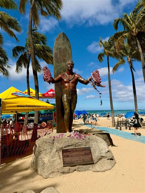 duke kahanamoku statue in 2025 | Hawaii pictures, Waikiki hawaii beach ...
