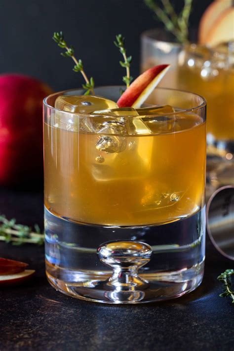 Easy Bourbon Apple Cider Cocktails recipe - Garnish with Lemon
