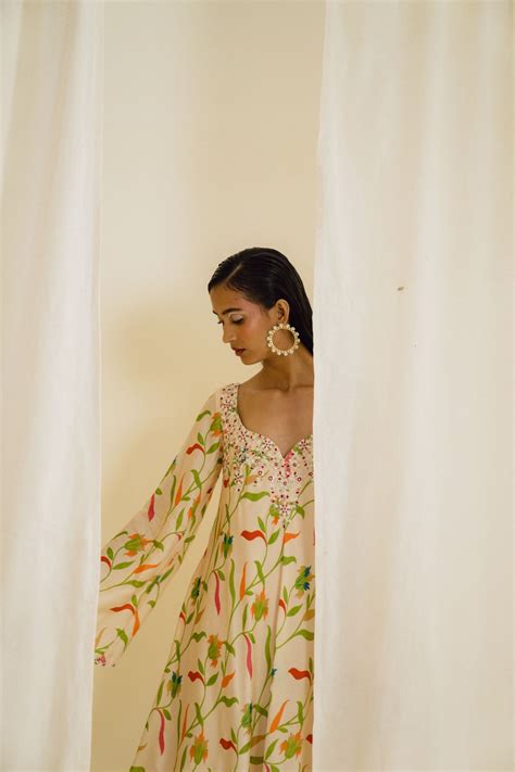 Buy Women's Ivory Bell Sleeve Kurta Set | Drishti & Zahabia