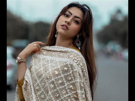Reem Sheikh ने ट्रांसपेरेंट ड्रेस में कराया बोल्ड फोटोशूट,