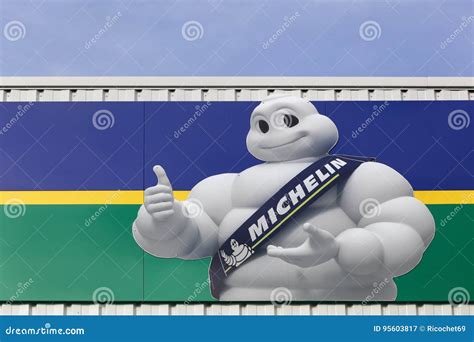 Logotipo De Michelin Em Uma Parede Fotografia Editorial - Imagem de nantes, cartaz: 95603817