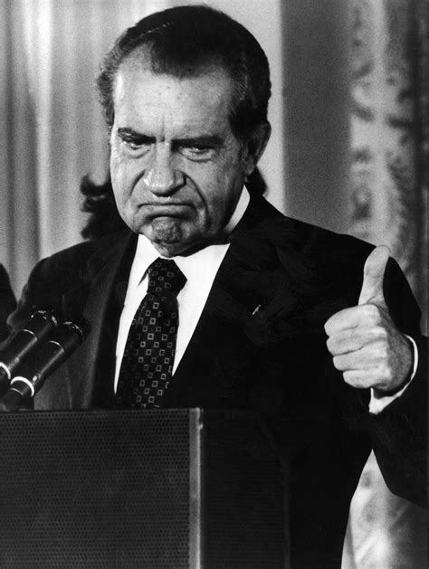 特殊纪念品：美国男子把尼克松吃了一半的三明治保存了60年
