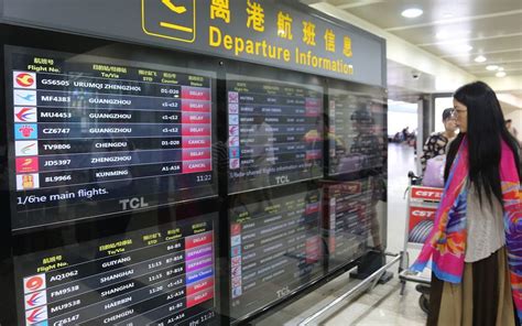 美联航航班延误致百余名中国乘客被拒登机，驻纽约总领事馆称将敦促航司妥善处理 - 中国民用航空网