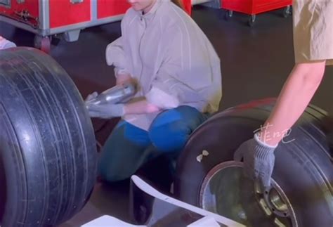 刘亦菲晒8秒给法拉利F1赛车换轮胎视频 网友：又酷又飒--快科技--科技改变未来