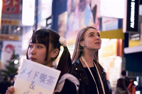 外国妇女观光的东京高清图片下载-正版图片502162308-摄图网
