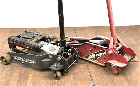 Lot - (2) 4000lb Triple Lift & 2 Ton Floor Jacks