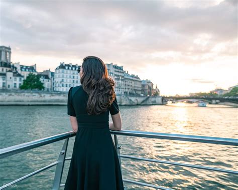 Sparkling Champagne Cruise on Bateaux Mouches - Klook India