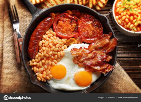 Comida Tradicional Inglesa Para Desayunar Con Huevos Salchichas ...