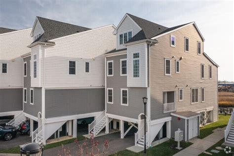 About Marina Pointe, East Rockaway NY | HOAs, Reviews, Amenities ...
