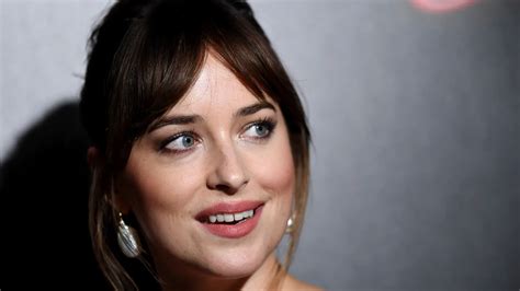 "Dios, esto no va nada bien": La incómoda entrevista de Dakota Johnson ...