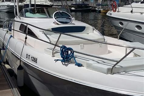 2023 33ft. Yacht Rental on New Year's Eve around Dubai Palm