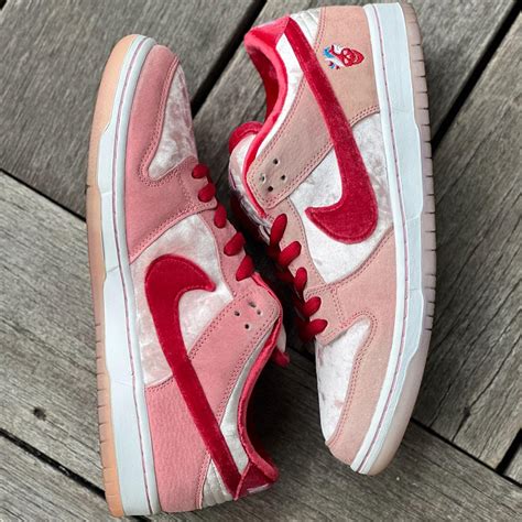 Nike SB Dunk Low Valentine's Day For Women India | COD | - Skyler Fashion