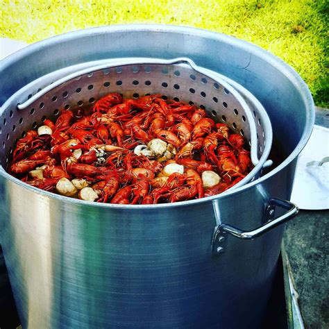 How to Choose the Right Pot for Your Crawfish Boil