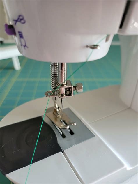 How to Thread a Small Sewing Machine 的图像结果
