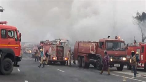 Jaipur Fire Accident: 40 गाड़ियों में लगी आग के बाद जयपुर-अजमेर हाईवे ...