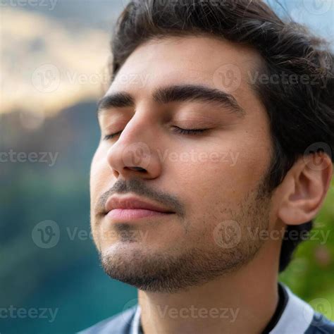 Nature Back View Portrait 的图像结果