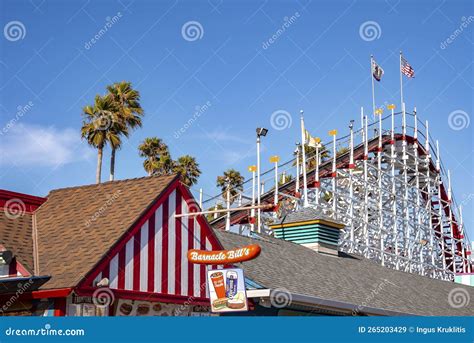 Giant Dipper Roller Coaster at Santa Cruz Beach Boardwalk during Summer ...