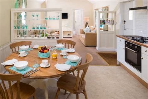 APPLE TREE COTTAGES (Howden) - Lodge Reviews, Photos, Rate Comparison ...