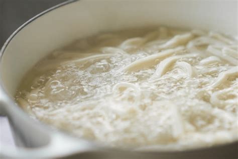 How To Make Udon Noodles From Scratch - Hungry Huy