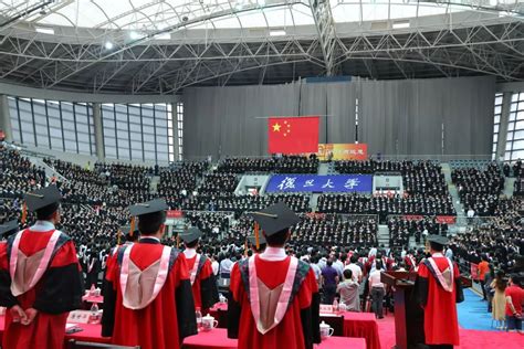 复旦大学2018届本（专）科生毕业典礼隆重举行