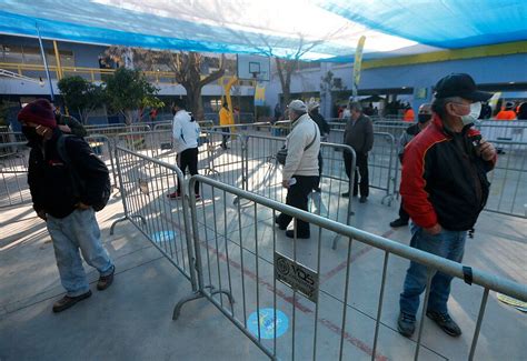 Retiro de 10% de fondos: Continúan las filas a las afueras de ...