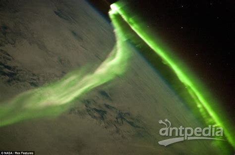 宇航员太空拍摄南极光如蛇般蜿蜒绝美瞬间 - 分析行业新闻