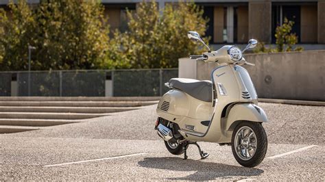 Vespa GTS Classic 150: harga, konsumsi, warna